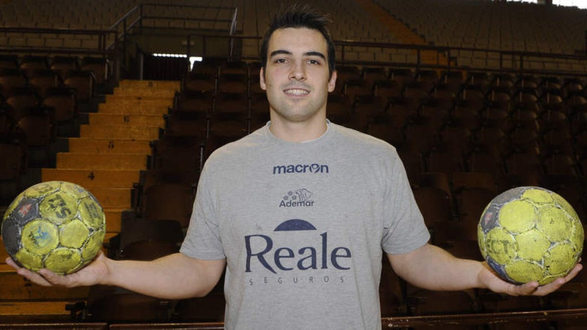El jugador asturiano, flamante campeón del mundo con España, es en estos momentos el gran referente del Reale Ademar.