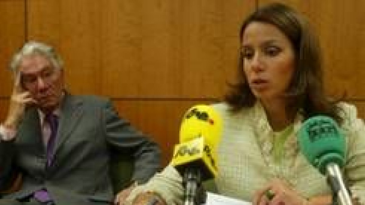 Jesús María Cantalapiedra y Cristina Gómez, durante la rueda de prensa que protagonizaron ayer