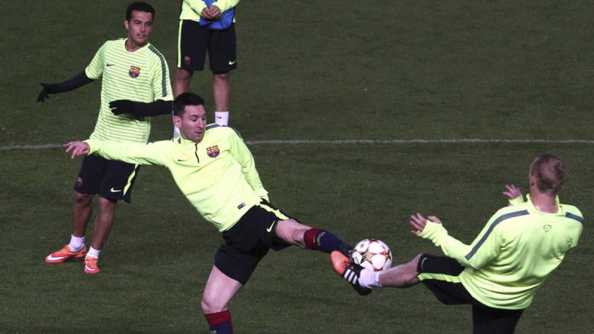 Messi durante el entrenamiento realizado en el estadio chipriota.