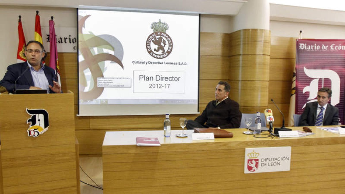 Felipe Llamazares, Adolfo López y Juan Luis Díez presentaron el plan director de la Cultural a medio plazo.