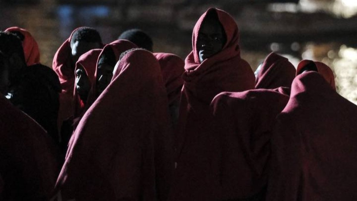 Rescate de inmigrantes en Canarias en diciembre de 2021. ÁNGEL MEDINA G.