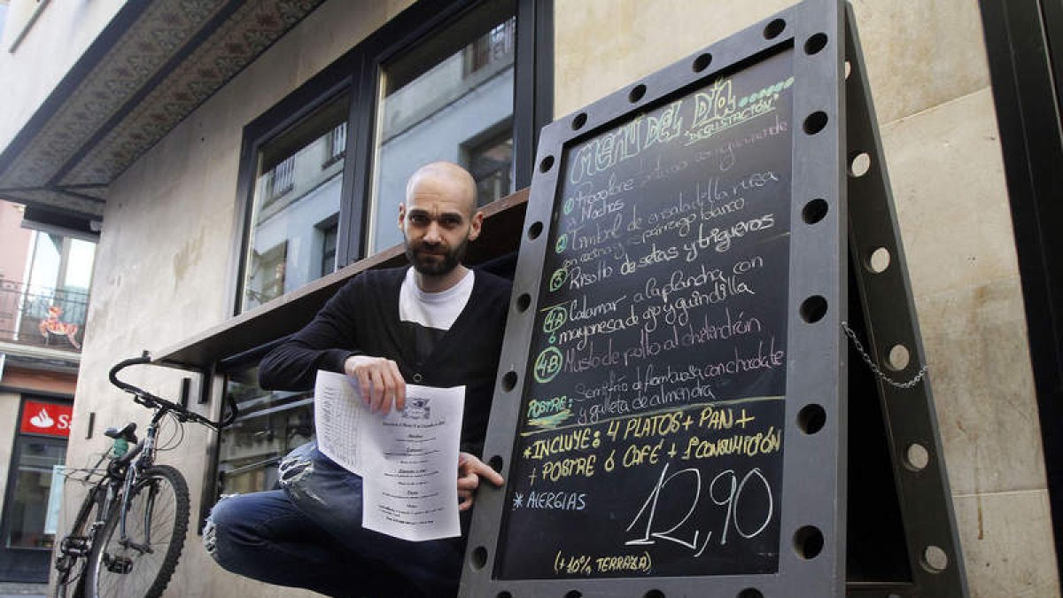 Manuel Campos señala los cambios en su carta para adaptarla a la normativa
