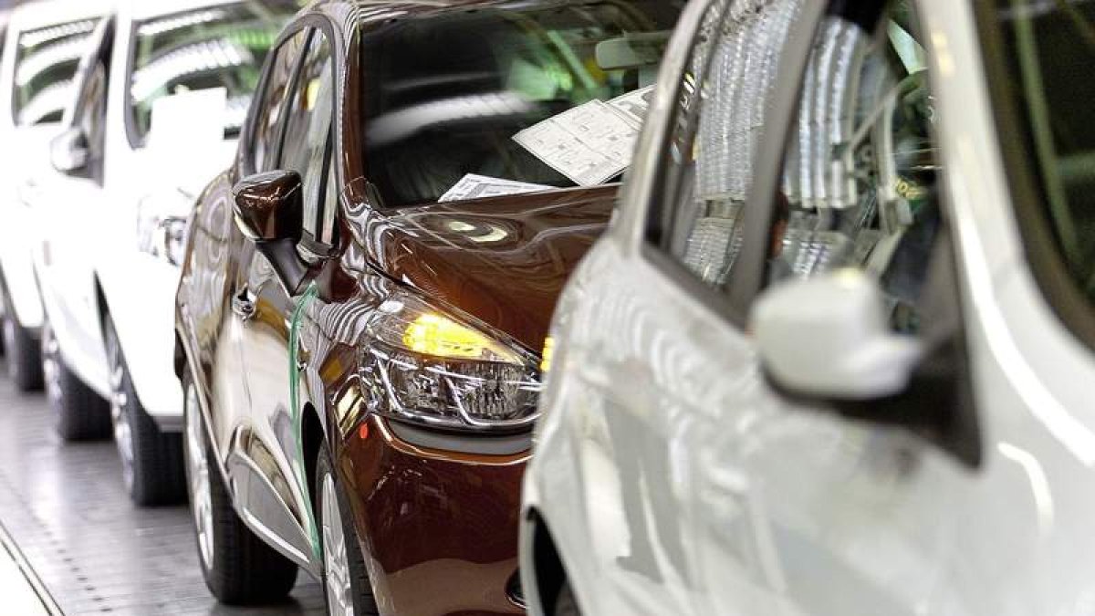El mercado interior del automóvil aún necesita la respiración asistida de los planes de ayuda.