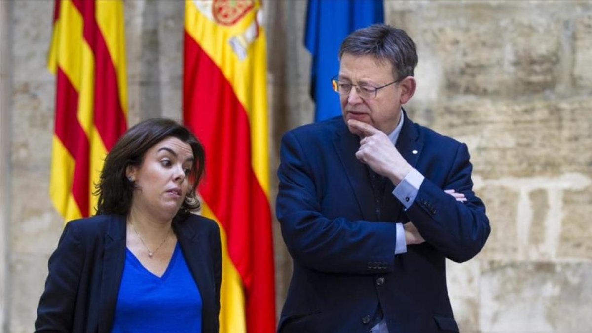 La vicepresidenta del Gobierno, Soraya Sáenz de Santamaría, y el presidente de la Generalitat Valenciana, Ximp Puig, este martes, 31 de enero, en Valencia.