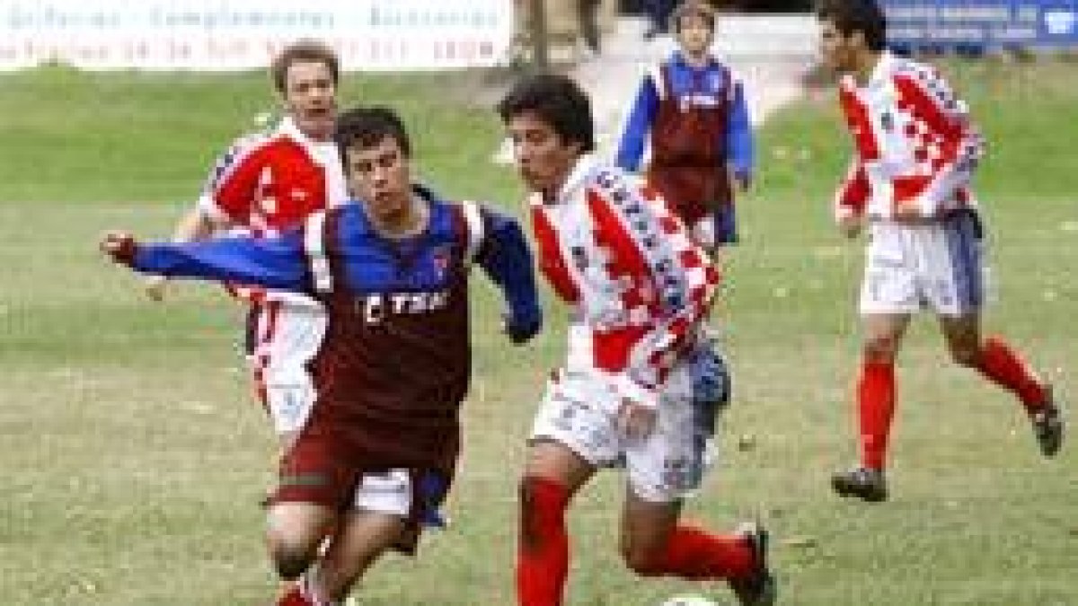 El equipo arlequinado dejó escapar la victoria ante el Roces asturiano