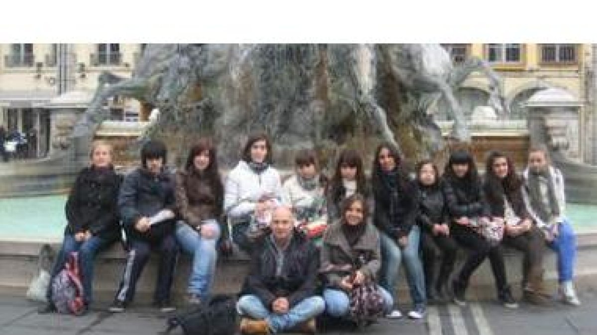 Fotografía de los alumnos del colegio Santa Teresa en un momento de su intercambio con los de Lyon.