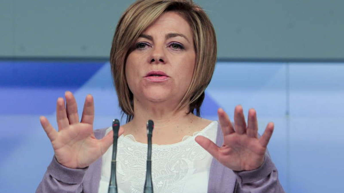 La vicesecretaria general del PSOE, Elena Valenciano, tras la reunión de la Ejecutiva Federal.