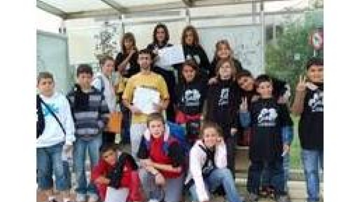 Alumnos que participaron en el rastreo por las paradas