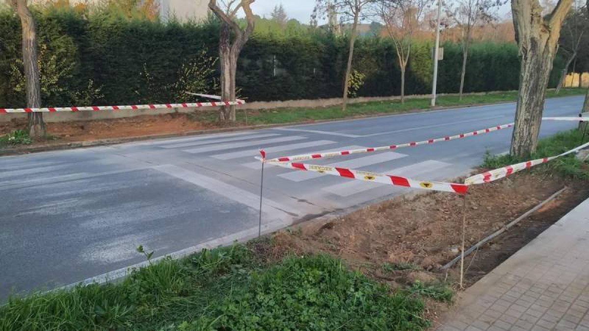 Nuevo paso en la avenida del Canal del barrio de Compostilla. DL