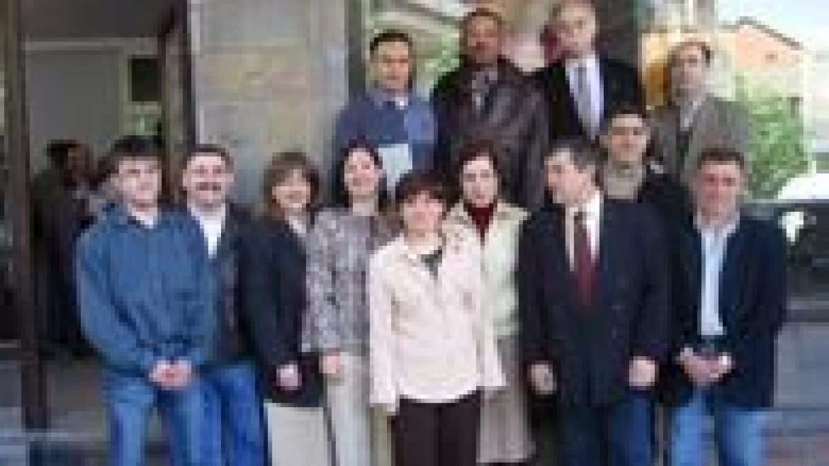 Jacinto García Santos junto al resto de la candidatura leonesista