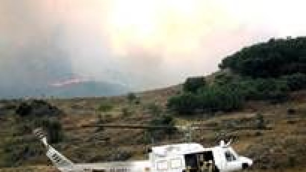 Uno de los incendios que aún continúa activo es el que afecta a Nocedo y la Mata del Curueño