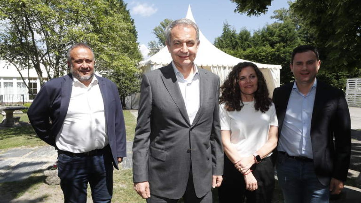 Courel, Zapatero, Silvia Cao y Cendón, en Bembibre. L. DE LA MATA