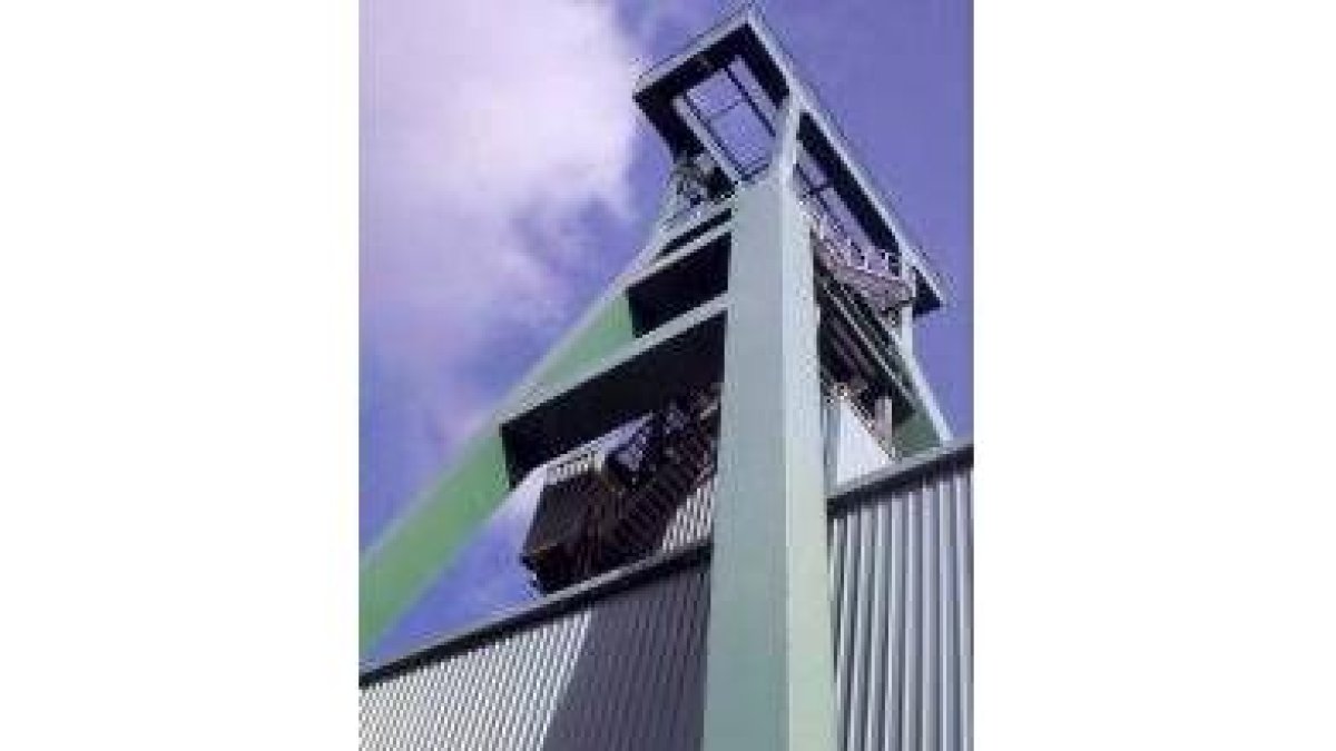 Exterior del pozo Emilio de la Hullera Vasco Leonesa