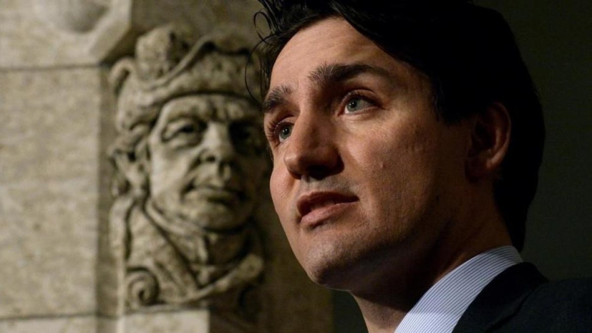 El Primer Ministro de Canadá Justin Trudeau dirigiéndose a los medios.