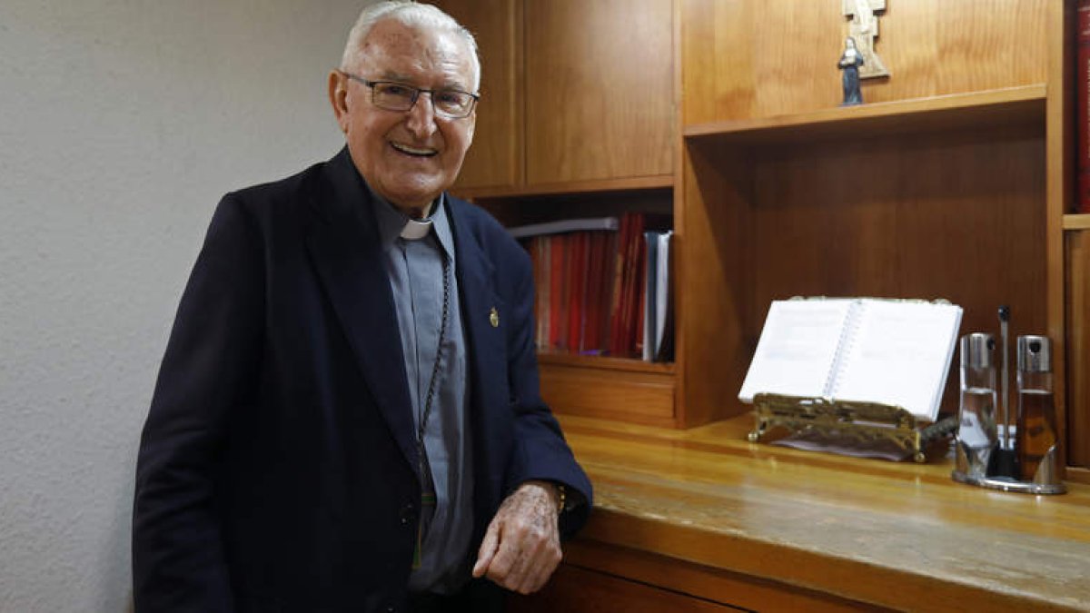 Castellanos, ayer antes de su conferencia en la Parroquia Nuestra madre del Buen Consejo. F. OTERO