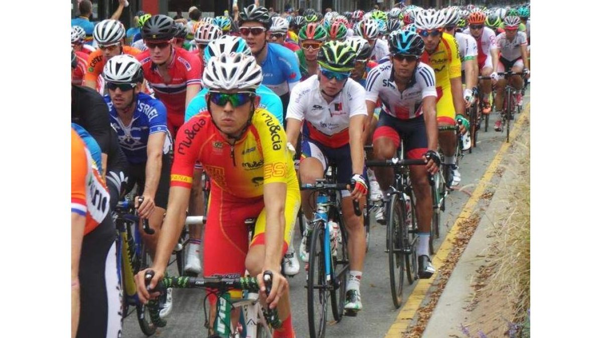 Miguel Ángel Benito siempre estuvo muy atento en la zona delantera del grupo, pero una caída a dos kilómetros de la meta truncó la estrategia del equipo español.