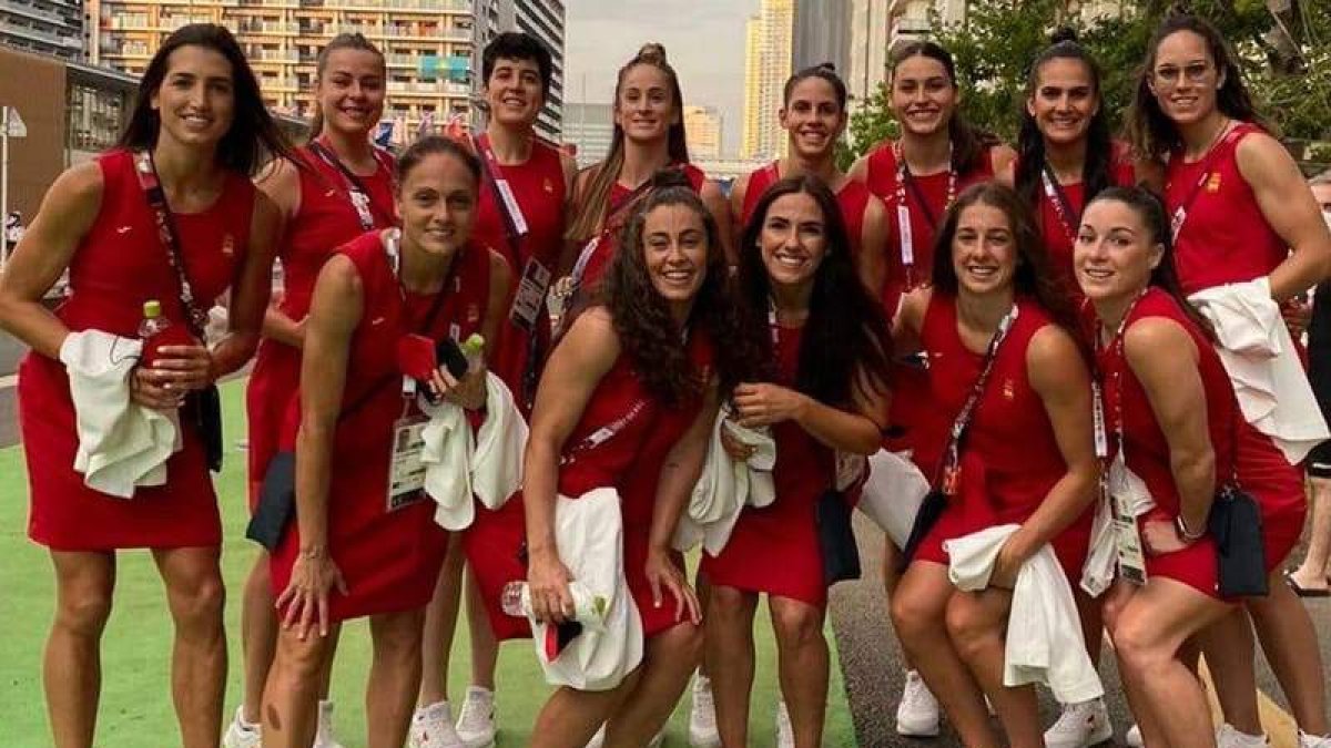 Las Guerreras, con la leonesa Mireya González, en Tokio. DL