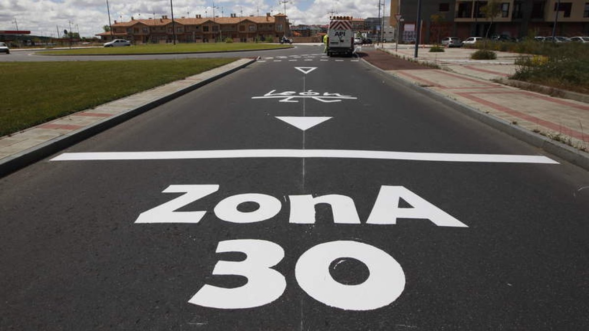 Las vías con regulación a 30 kilómetros por hora se extenderán por toda la capital leonesa.
