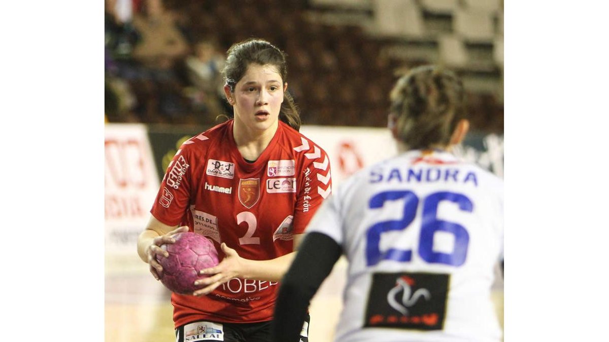 Tati Lozano, en un partido con el Cleba esta temporada.