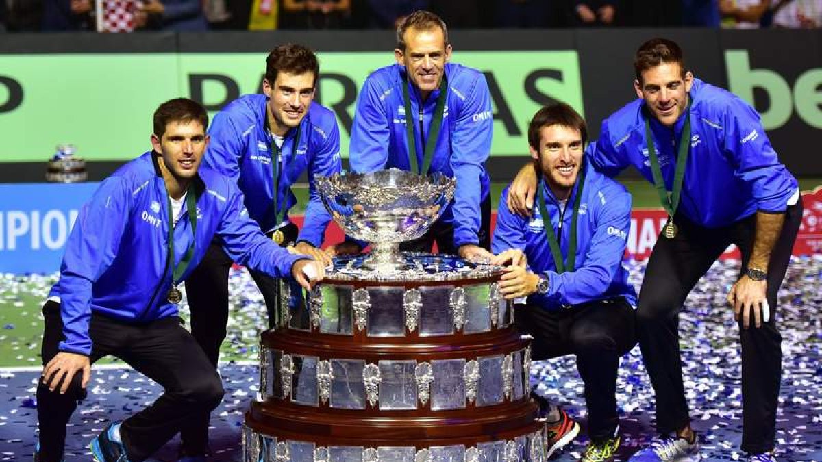 Argentina logró, al quinto intento, levantar el trofeo de campeón de la Copa Davis. ANTONIO BAT