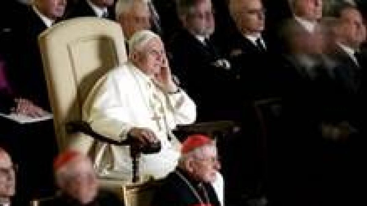 El Papa, siguiendo con mucho interés la película