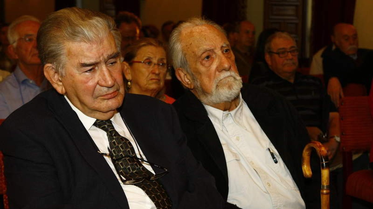 Antonio Pereira junto a Gamoneda, que en la obra de Siruela se encarga de elaborar un prólogo en el que reflexiona acerca de la obra del villafranquino