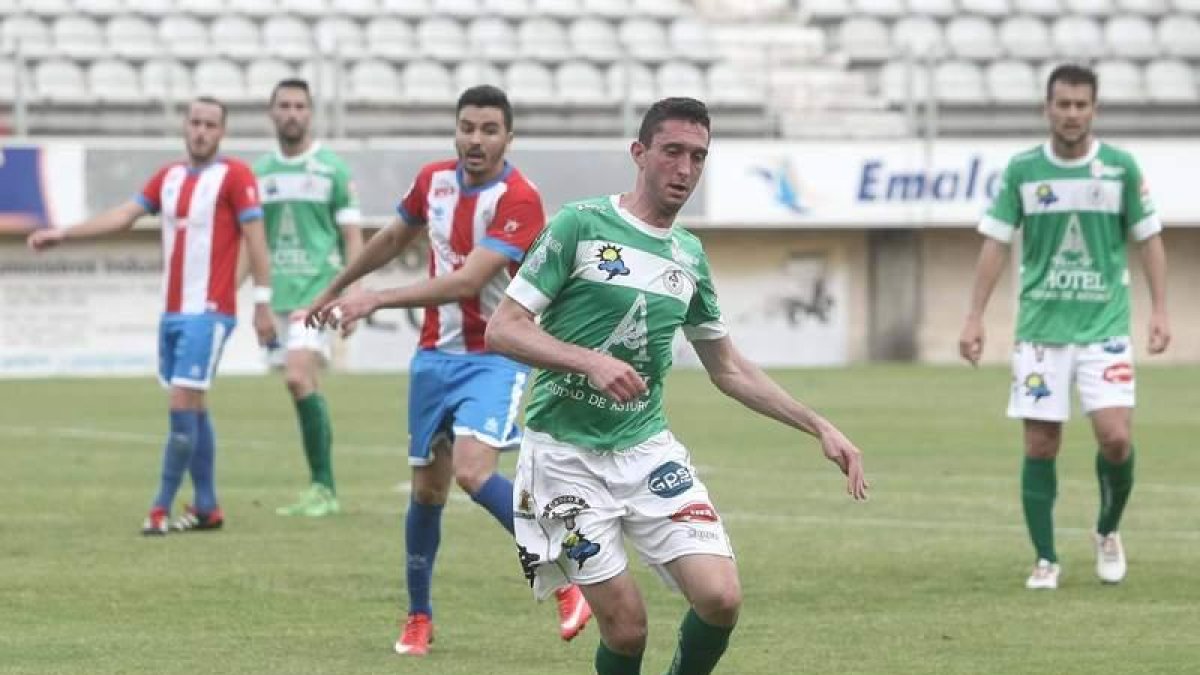 Juan Bardal volvió a dejar pinceladas de su categoría y fue un valladar en la zaga astorgana.
