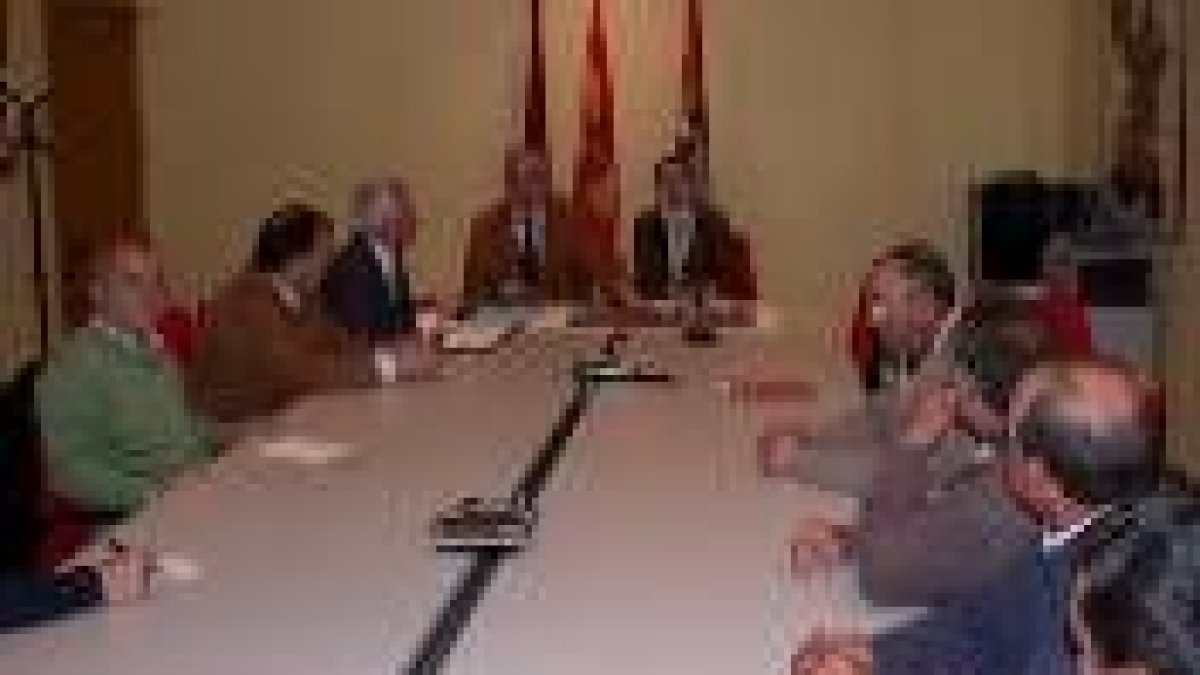 Lasarte y Suárez presidieron el encuentro con los representantes de Carrizo