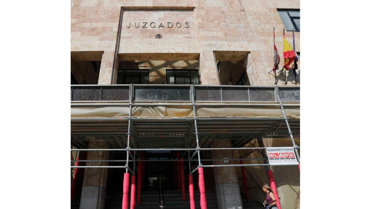 Imagen reciente de la fachada de los juzgados. JESÚS F. SALVADORES