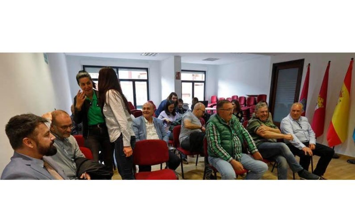 El Consejo General de la UPL se reunió este miércoles para analizar los resultados y marcar la política de pactos. FERNANDO OTERO