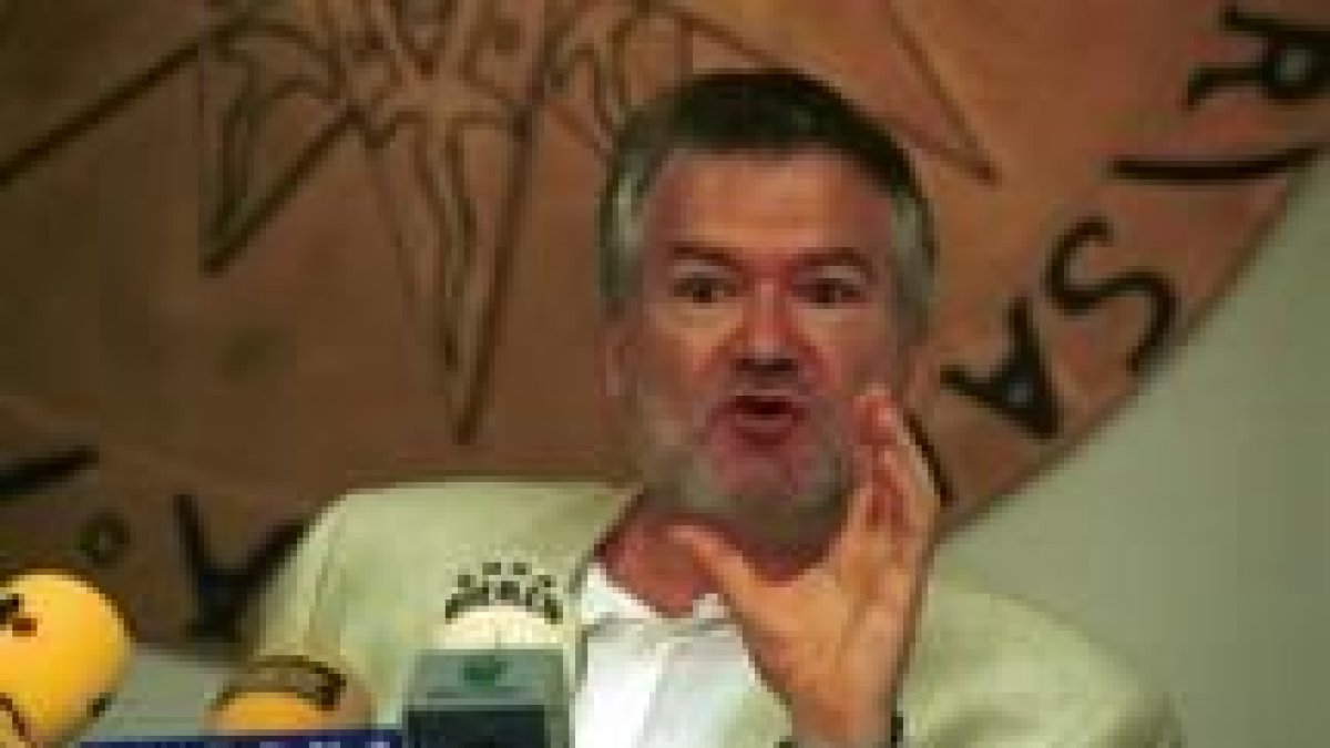 El escritor y profesor de Psicología leonés José Luis Prieto, en una imagen de archivo