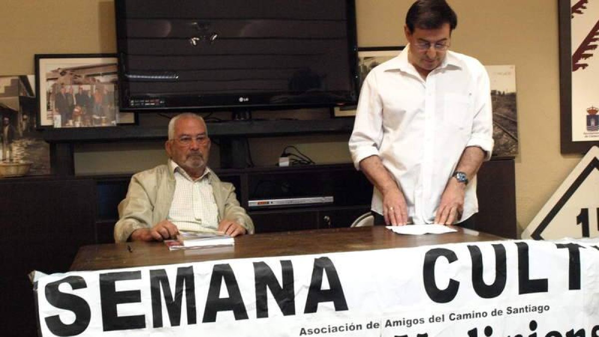 Los profesores Fernández Arenas y Siro Sanz, ayer.