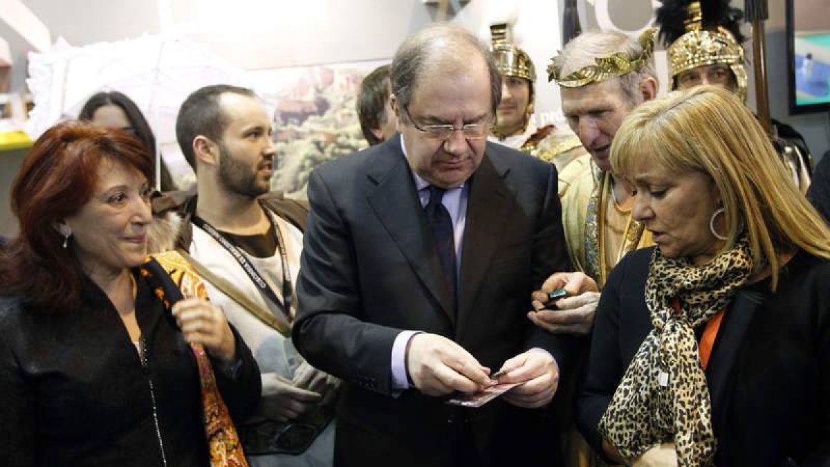 Victorina Alonso y Carrasco observan a Herrera en presencia de los romanos de Astorga.