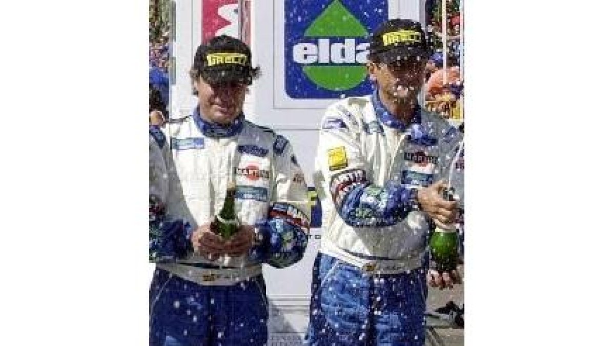 Carlos Sainz y Luis Moya celebraron con cava el tercer puesto en Grecia
