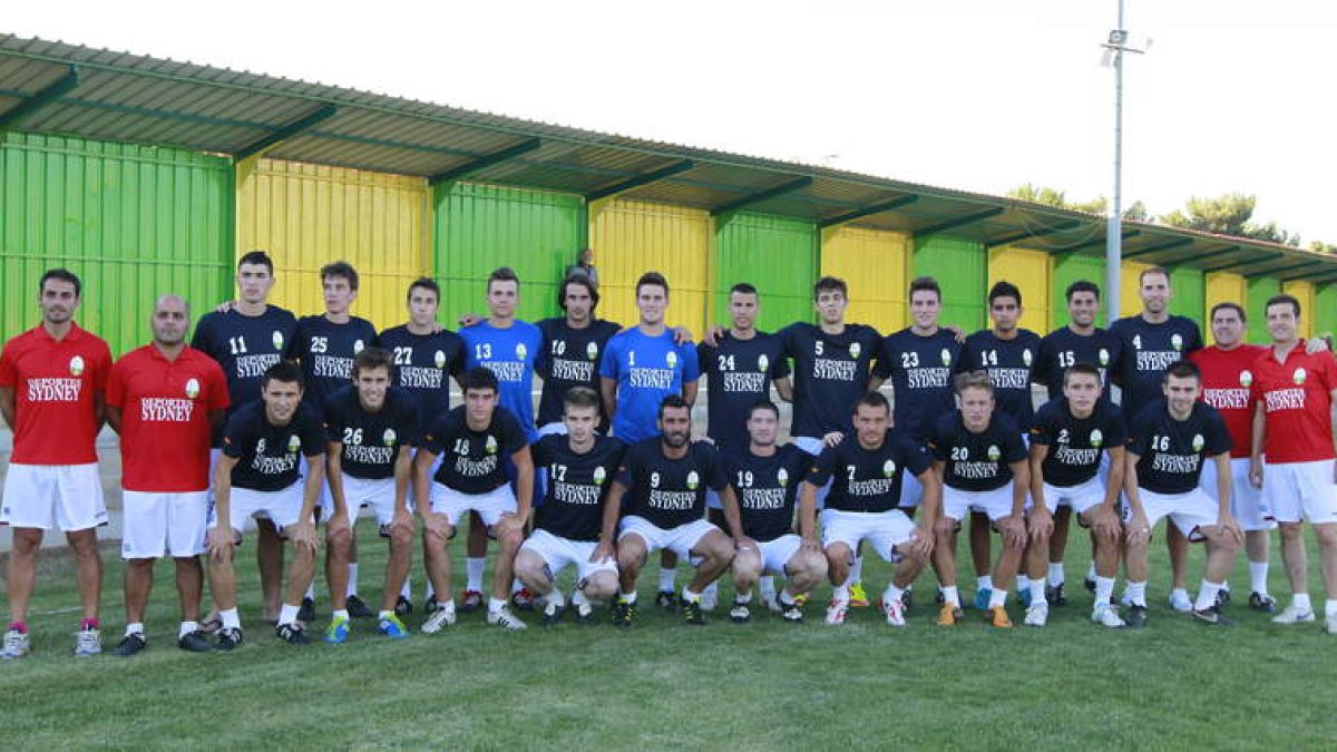 La plantilla de la Virgen del Camino en el primer entrenamiento de la temporada.