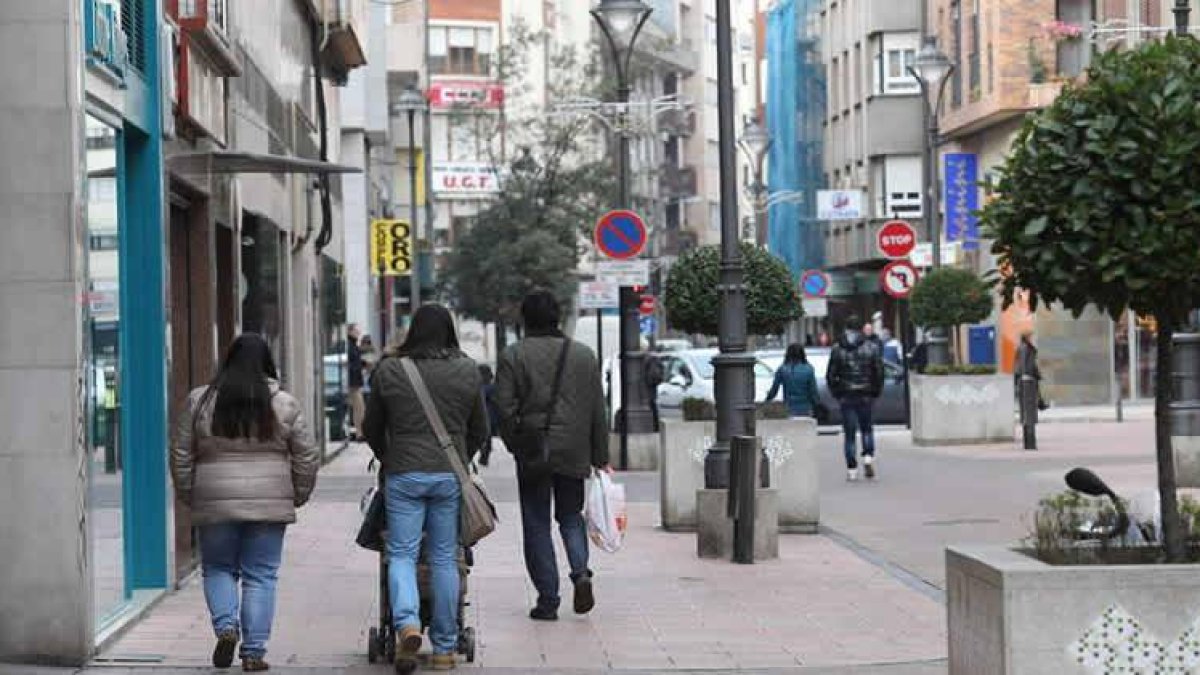 Imagen tomada ayer en la zona comerciald del centro de Ponferrada, objeto de las actuaciones.
