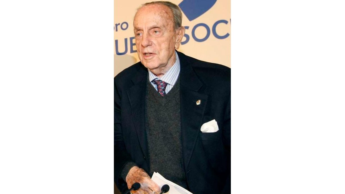 Manuel Fraga en una de sus múltiples apariciones públicas.