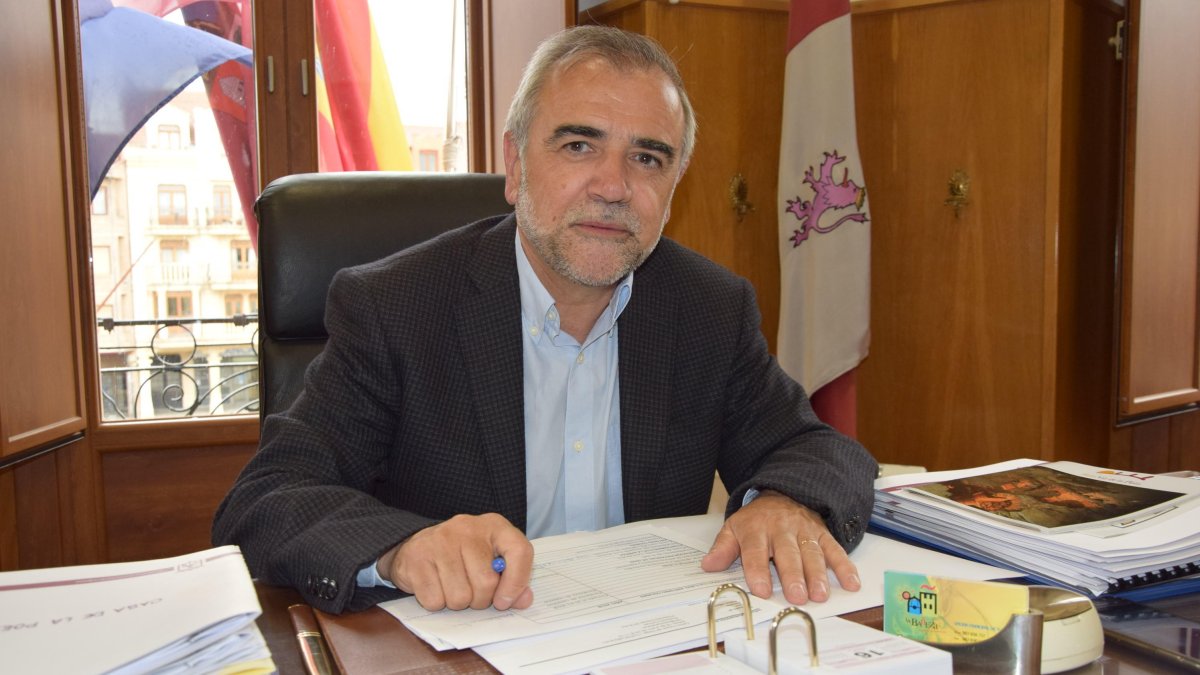 José Miguel Palazuelo, portavoz del grupo del PSOE en el Ayuntamiento de La Bañeza. ARCHIVO