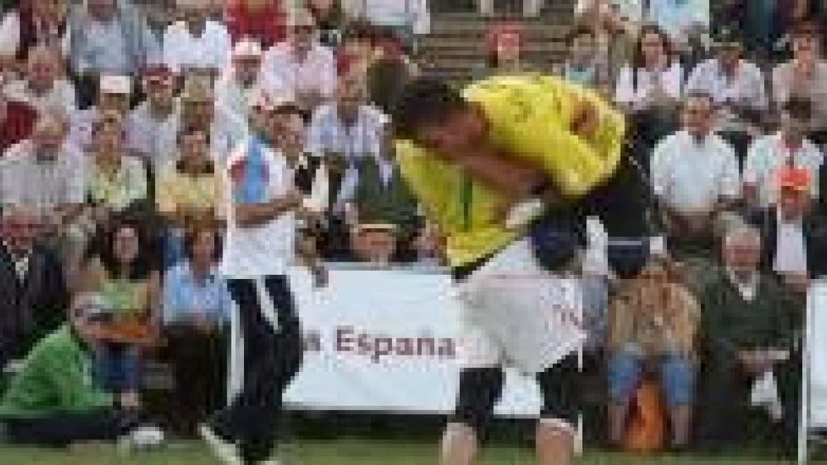 El Míster en Gracia: corro y trofeo especial de la «cazadora»