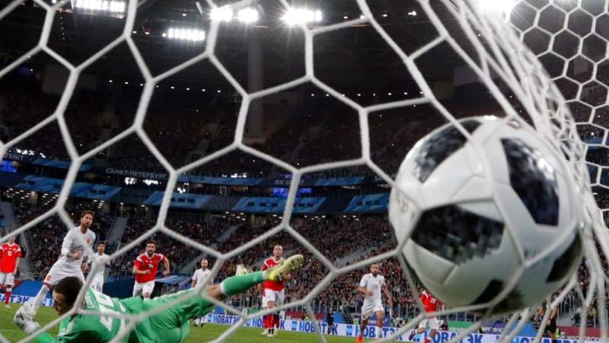 Ramos anotó sus dos goles desde el punto de penalti. MALTSEV