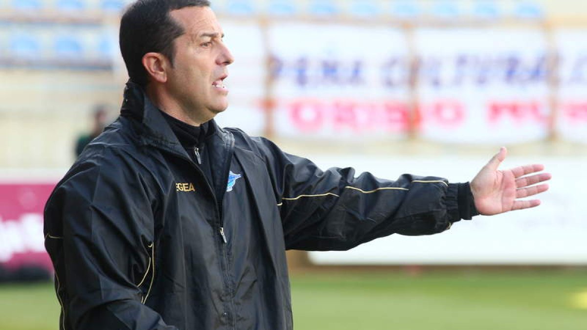 Tomé vuelve a encontrarse con la Deportiva en un partido vital para el técnico del Burgos.