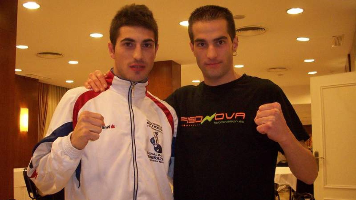 El boxeador leonés, Enrique Presa, a la derecha.