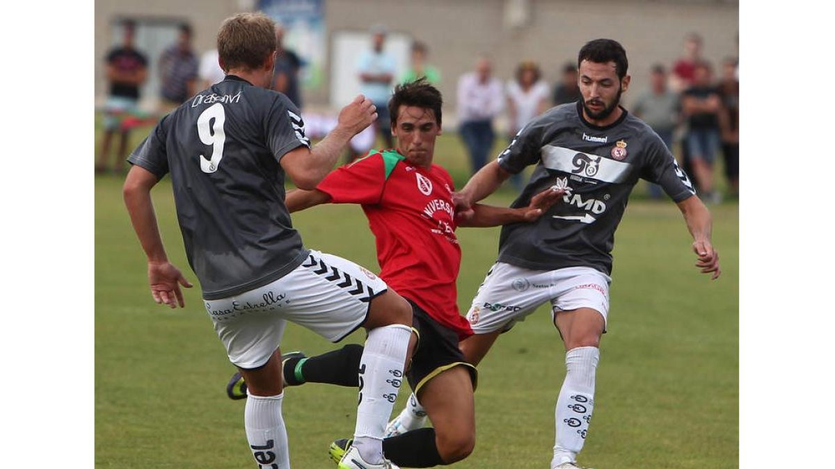 El Ejido forzó un empate ante la Cultural en su primer encuentro de pretemporada.