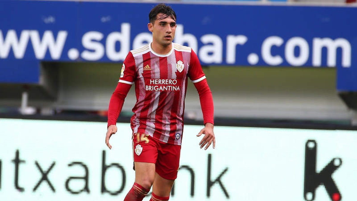 Ricard Pujol jugó su primer partido como titular el pasado domingo. L. DE LA MATA