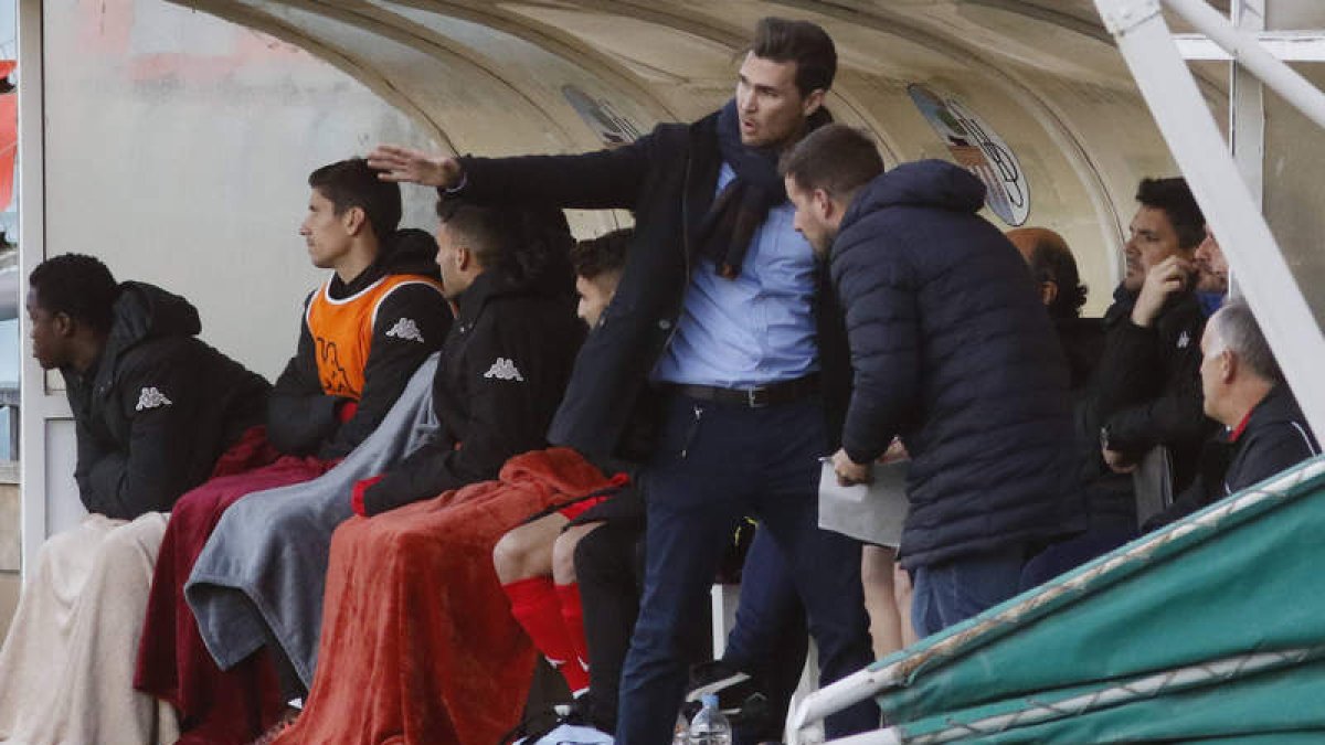 Víctor Cea cambia el chip y ya sólo piensa en volver a la senda de las victorias el próximo domingo ante el Guijuelo. DL