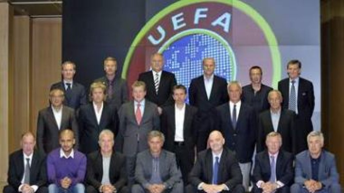Los mejores entrenadores de Europa posan en Nyon.