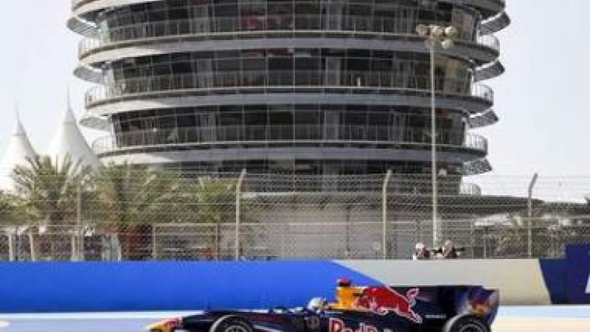 El trazado de Sakhir, en la imagen durante la carrera del 2010, se queda al menos por ahora sin F1.