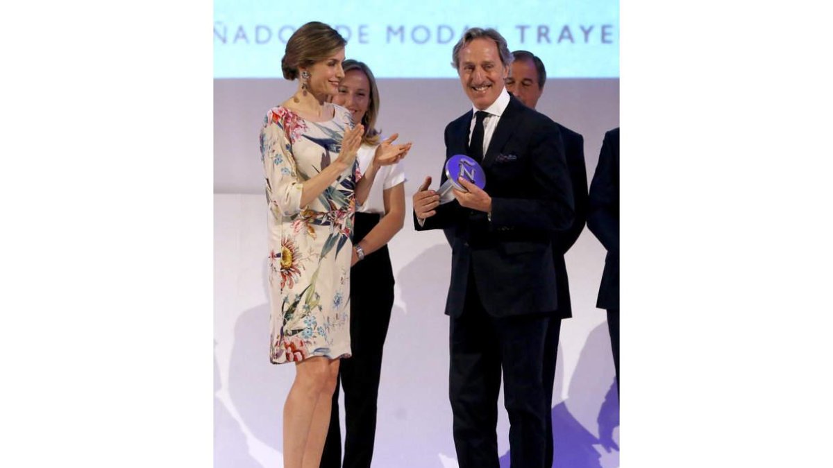 La reina con Roberto Torreta. J. J. GUILLÉN