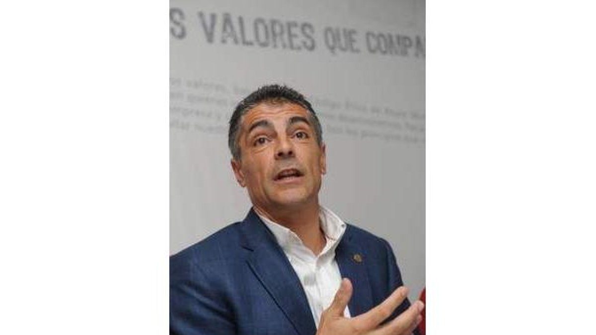 Isidoro Martínez ayer en su presentación como nuevo entrenador del Reale Ademar.