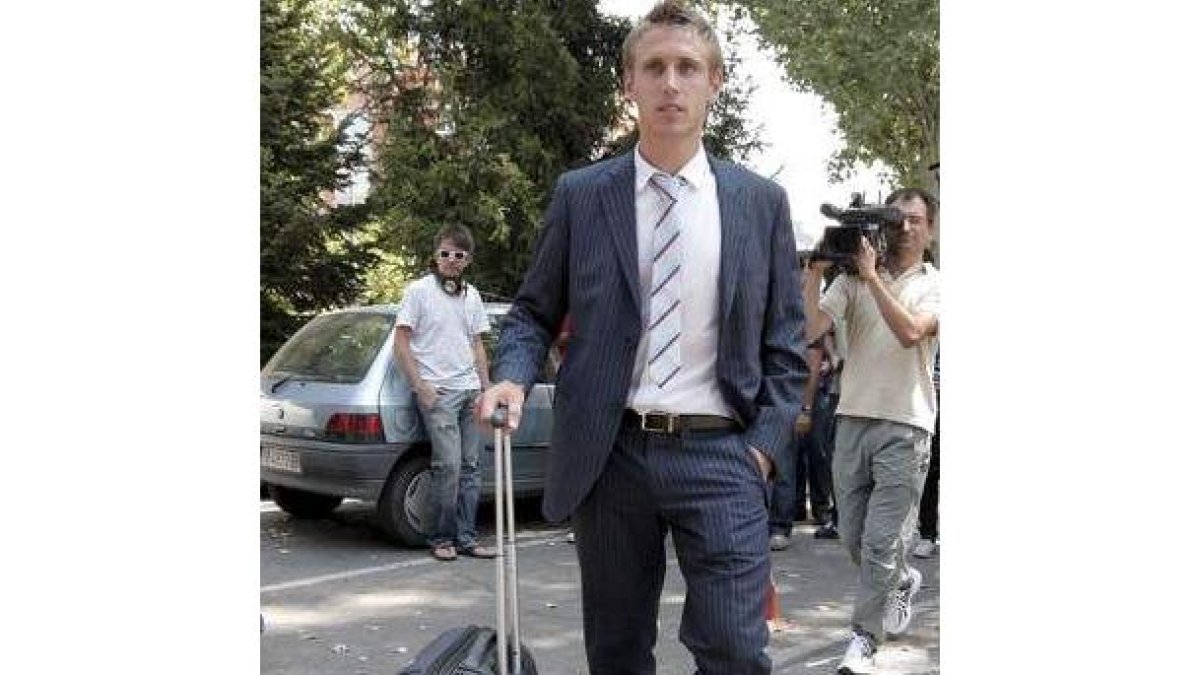 Monreal a su llegada a la Ciudad del Fútbol.